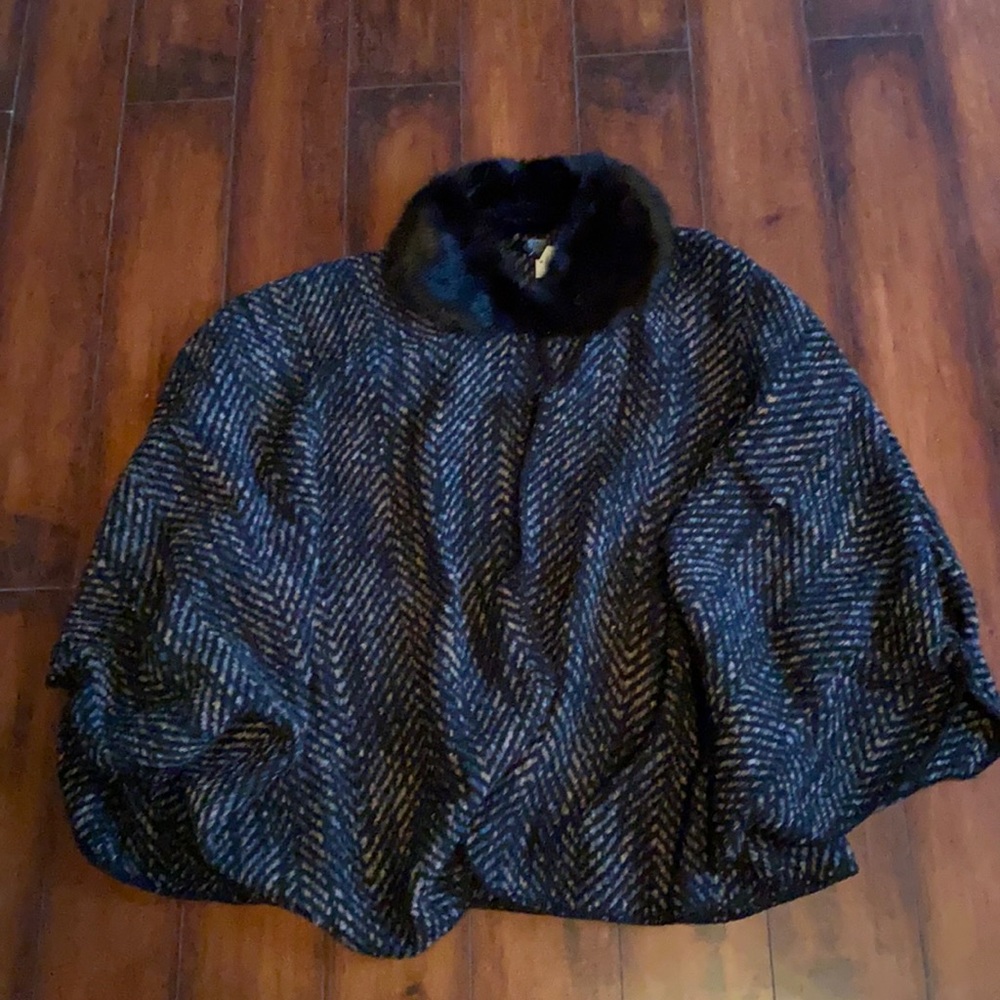 Women’s cape